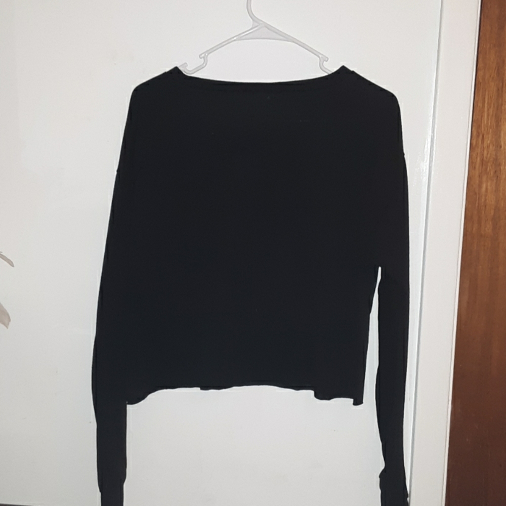 A black long sleeve crop top - Picture 3 of 3